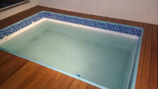 Bordas Adesivas para Piscinas Película Anti Desbotamento - Imagem 3